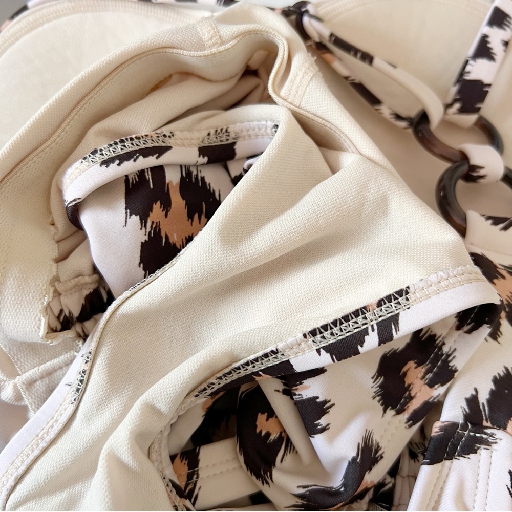 Kona Sol Leopard V-neck Racerback One Piece Swimsuit in Cream โข M - Picture 7 of 7